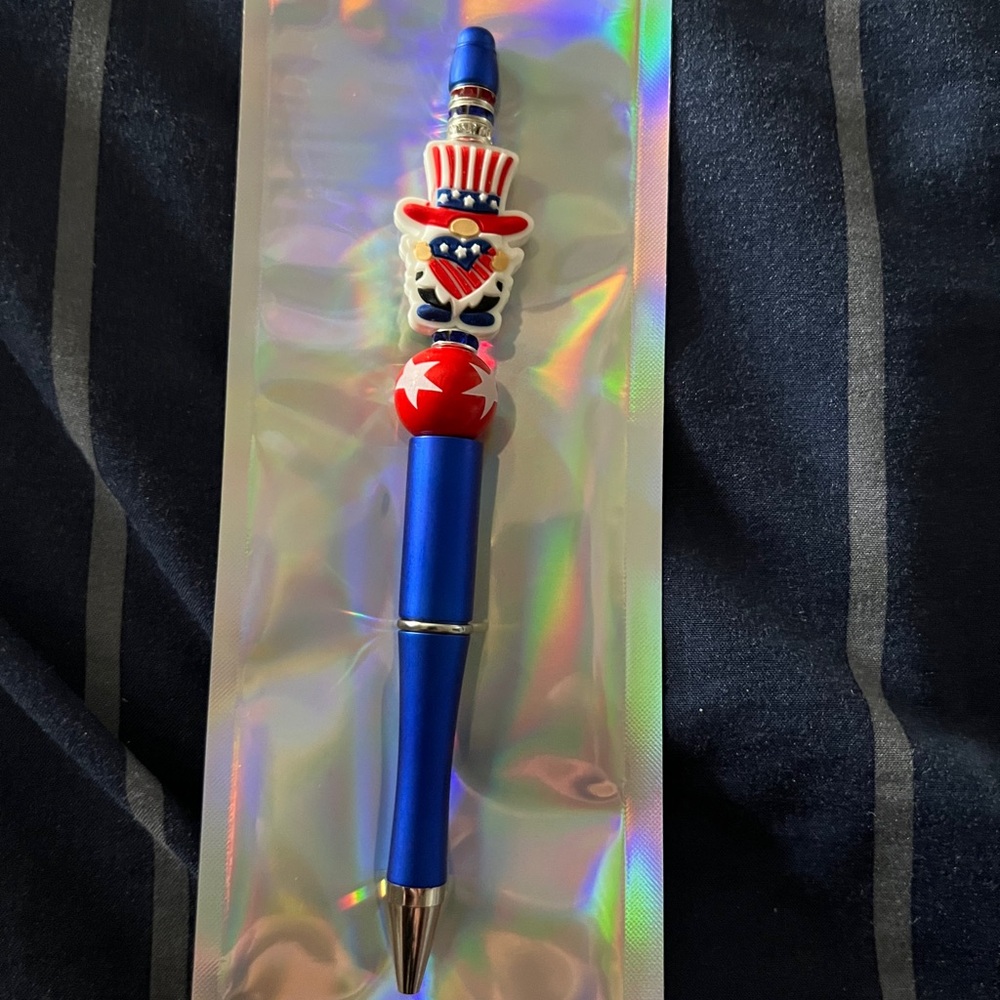 Patriotic Gnome Heart Beaded Pen